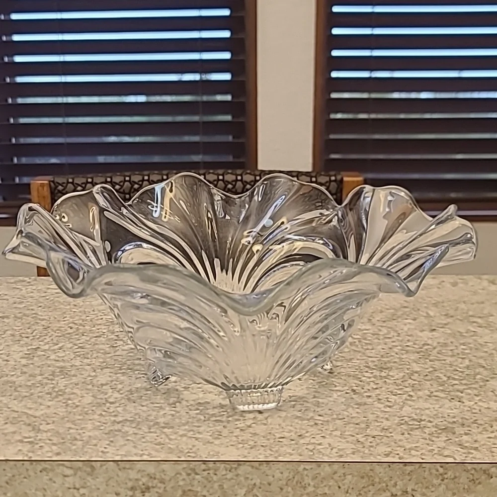 Cambridge Art Deco 12 inch round Footed bowl